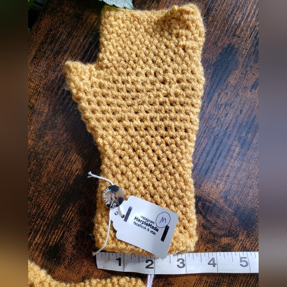 NWT* Handmade Fingerless gloves💜 super soft acrylic yarn, MarpleMade Designs, - Picture 8 of 9